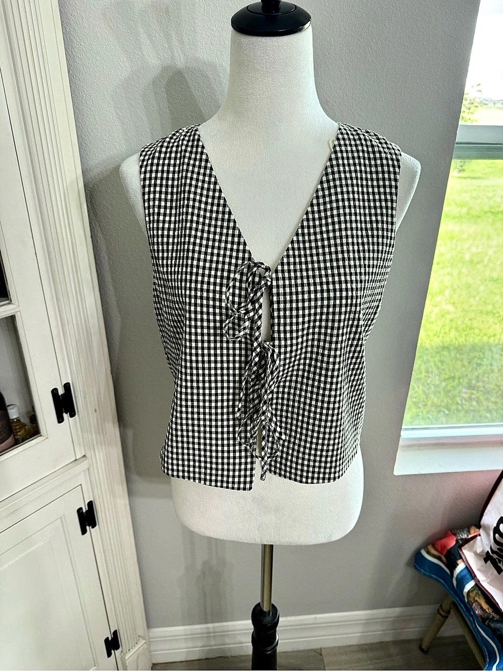Gianni Bini Gingham Tie Front Tank in Black & White Size Medium NWT
